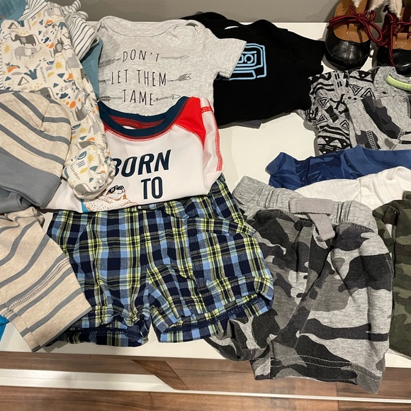 Newborn to 9 month baby boy clothes. - Picture 3 of 5